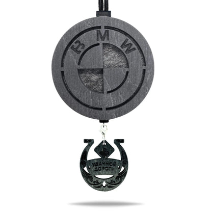 Vonný prívesok 'BMW' v čiernej farbe