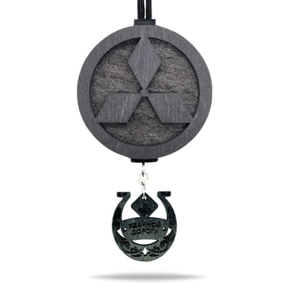 Vonný prívesok Mitsubishi v čiernej farbe