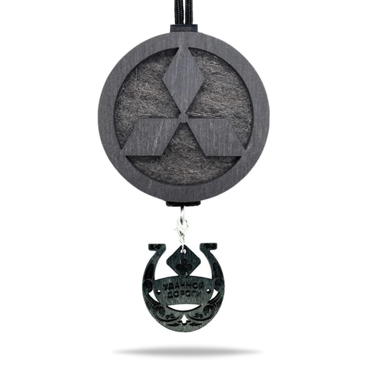 Vonný prívesok Mitsubishi v čiernej farbe