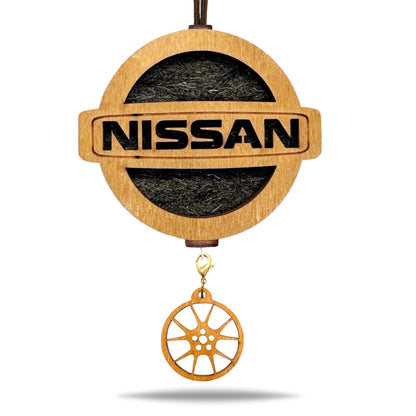 Vonný prívesok Nissan v hnedej farbe